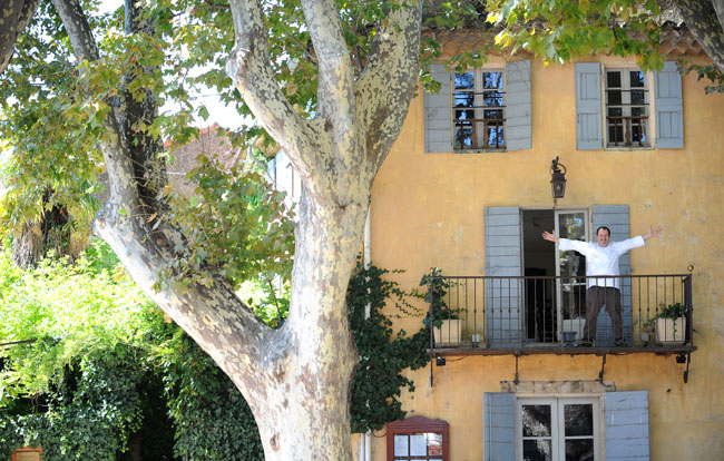 façade du Restaurant dans le vaucluse une étoile michelin